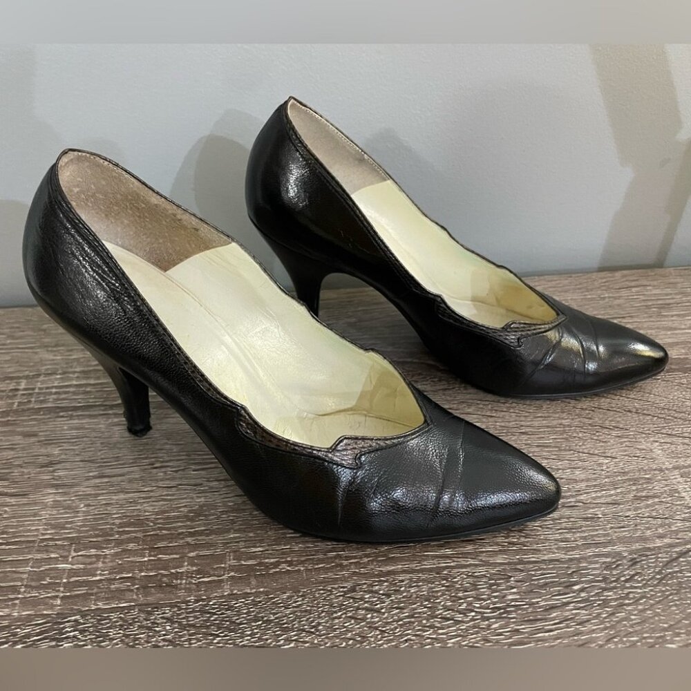 LANVIN VINTAGE Black Leather Pointed Toe Pumps Size 4 Kitten Heel Shoes